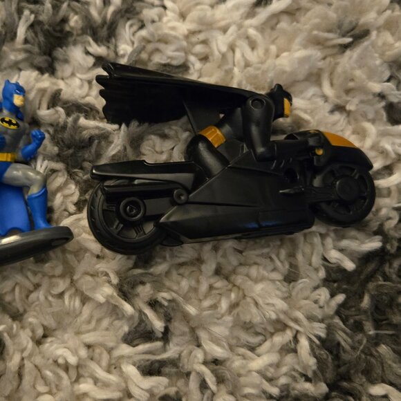 Batman Action Figure & Batcycle Motorcycle Set - Picture 3 of 3